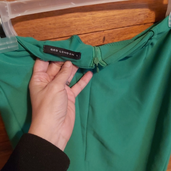 2/$25 Green Skirt. Beautiful. Say LG fits Medium - Picture 4 of 4